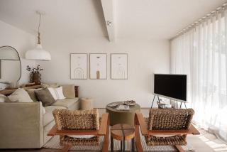 Cove Point 2, Seabreeze Hideaway, reimagined In-house - 1