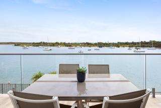 Commodore 5 Modern Waterfront - 6