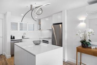 Commodore 5 Modern Waterfront - 1