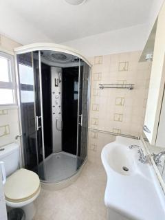 Finikoudes Marina Beachfront Grand Apartment - 3