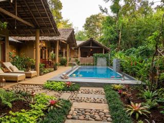 Monkey Jungle Cottage - 0