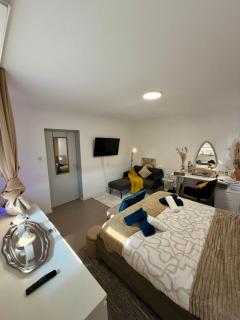 Hotel & Suite - 7