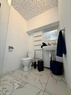 Hotel & Suite - 8