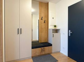 Chic 1BR & 1LR Apartment Panoramic Sky View - 8