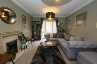 4 Bedroom Ipswich Home - Sleeps 8 - Free Parking - 0