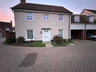 4 Bedroom Ipswich Home - Sleeps 8 - Free Parking - 9