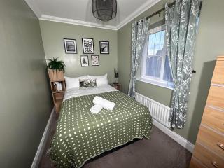 4 Bedroom Ipswich Home - Sleeps 8 - Free Parking - 6