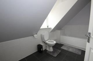 4 Bedroom Ipswich Home - Sleeps 8 - Free Parking - 3