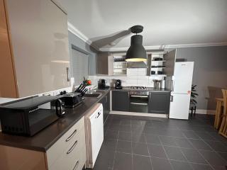 4 Bedroom Ipswich Home - Sleeps 8 - Free Parking - 2
