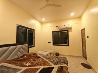 Hotel Parth Inn - 1