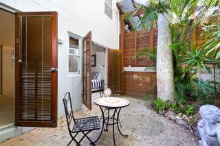 Courtyard Charm, Ocean Views, Little Cove - 8
