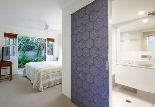 Courtyard Charm, Ocean Views, Little Cove - 1