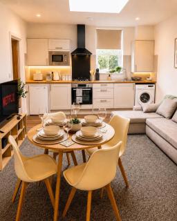 The Oakley, Stylish 2BR with Parking, 5 Guests, Near NEC and Birmingham Airport - 0