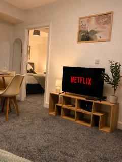 The Oakley, Stylish 2BR with Parking, 5 Guests, Near NEC and Birmingham Airport - 7