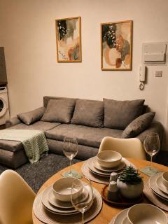 The Oakley, Stylish 2BR with Parking, 5 Guests, Near NEC and Birmingham Airport - 6