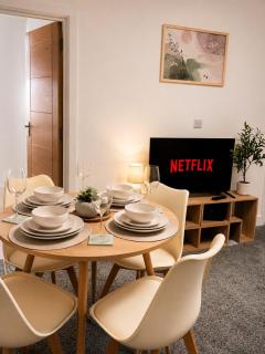 The Oakley, Stylish 2BR with Parking, 5 Guests, Near NEC and Birmingham Airport - 4