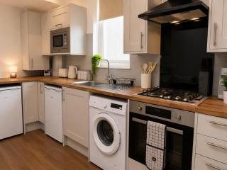 The Ashford, Stylish 2BR with Parking, 5 Guests, Near NEC and Birmingham Airport - 6