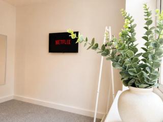 The Ashford, Stylish 2BR with Parking, 5 Guests, Near NEC and Birmingham Airport - 5