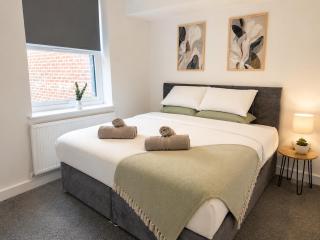 The Ashford, Stylish 2BR with Parking, 5 Guests, Near NEC and Birmingham Airport - 3