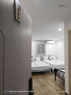 Lunaria Hotel - Khách Sạn Ánh Trăng - 0