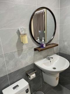 Lunaria Hotel - Khách Sạn Ánh Trăng - 2