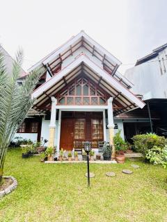 Green Cozy House In Dago - 0