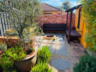 Charming! 3 Bed Garden by Beach - 1