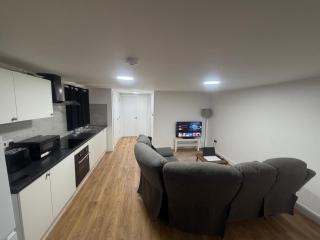 1 BR Apartment Near Luton Airport & Station Sleeps 3-4 - 6