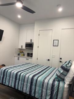 Bird Nest Suites - Surrey - 5