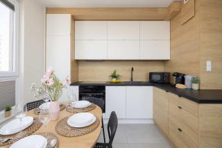 Comfortable Apartment with Air Conditioning and a Family Parking Space by Noclegi Renters - 3