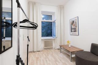 Modern 3BR Apartment Near FAC Platz, 10-Min Walk - 1