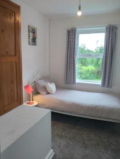 Lovely 3 bedroom house in Westport great location - 4