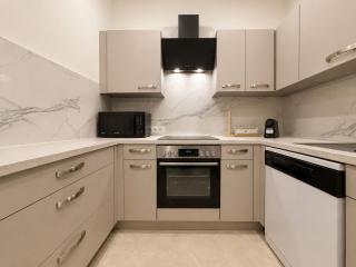 Cozy Belvedere Apartment - 6