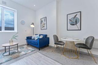 Modern & Cosy Budget 1 Bedroom Flat in Dudley - 6