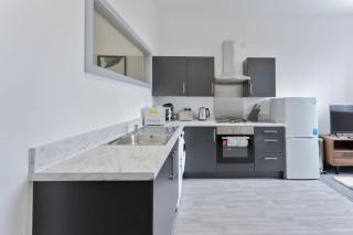 Modern & Cosy Budget 1 Bedroom Flat in Dudley - 3