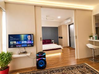 Belliza Luxury Stay with Pool & Gym - 1