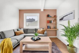 Modern Studio With Prime Central Location - 4