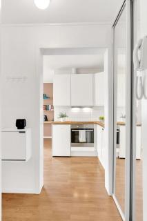 Modern Studio With Prime Central Location - 3