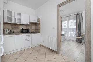 Funkcjonalne Studio z Balkonem blisko Centrum by Noclegi Renters - 2