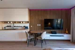 Portovo Private Jacuzzi & AC Suite by Lion Apartments - 8