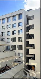 Premium 1BR Rooftop Views Fast Wi-Fi - 4
