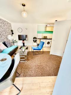 City Centre 1 Bed Cozy Apartment Sleeps 4 next to River Cambs & Cambridge University - 5