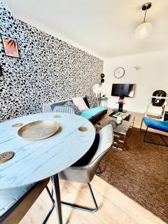 City Centre 1 Bed Cozy Apartment Sleeps 4 next to River Cambs & Cambridge University - 1
