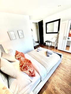 Vibrant City Centre 1 Bed Apartment Sleeps 3 - Close to Cambridge University & Attractions - 4