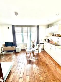 Vibrant City Centre 1 Bed Apartment Sleeps 3 - Close to Cambridge University & Attractions - 1