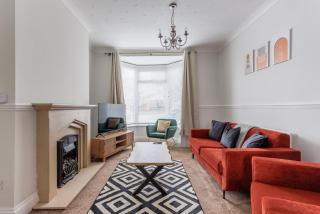 The Manor House 3BR Home with Pool Table - 9
