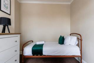 The Manor House 3BR Home with Pool Table - 8