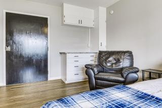 Golf, Fish & Explore: Updated Unit in Oakland City - 2