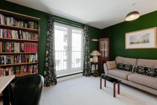 Modern 4-Bed Townhouse + Parking | St Werburgh's - 6
