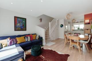 Modern 4-Bed Townhouse + Parking | St Werburgh's - 3
